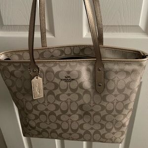 Coach Purse  Metallic signature city zip tote